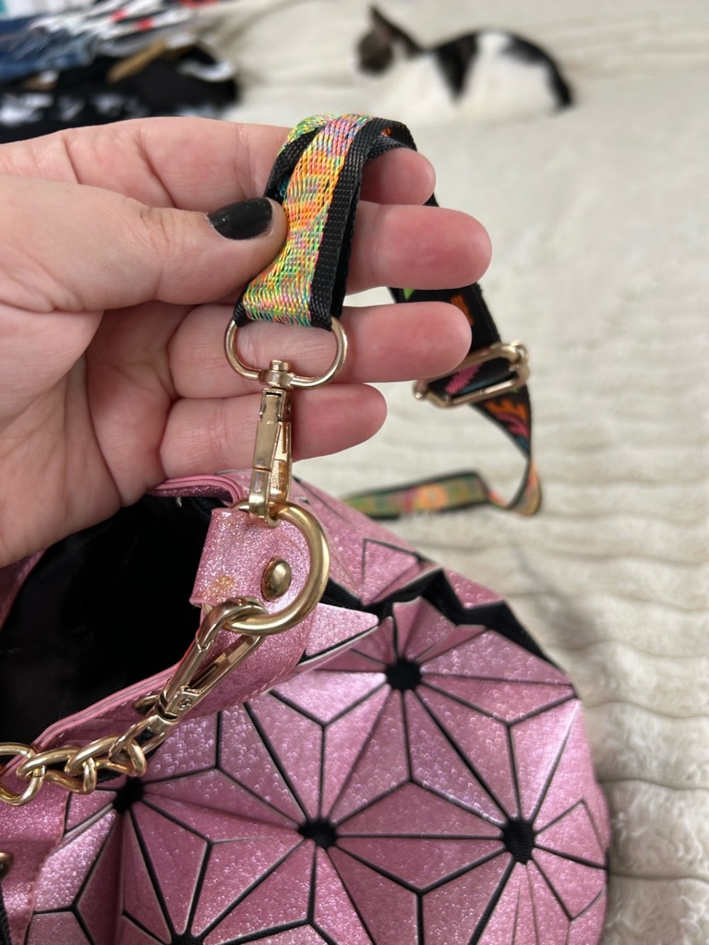 Pink Geometric Drawstring Bucket Bag with Gold Chain - Picture 10 of 11